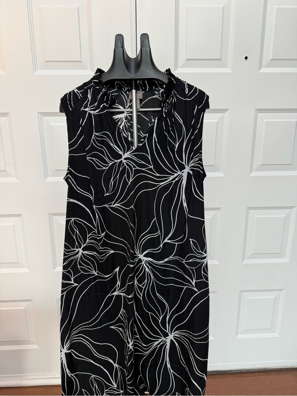 Chico's Black Maxi Dress with White Abstract Floral Lines Size 4 Chico’s - Picture 1 of 9